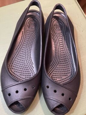 CROCS size 7 Women's Black slip-ons LIKE NEW